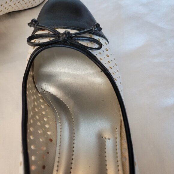 Women's Shoes Comfort Plus Predictions heels black white w/bow sz 7 1/2 Wide - Picture 8 of 10